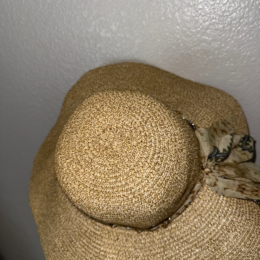 Chic Beige Sun Hat with Floral Scarf - Picture 5 of 5